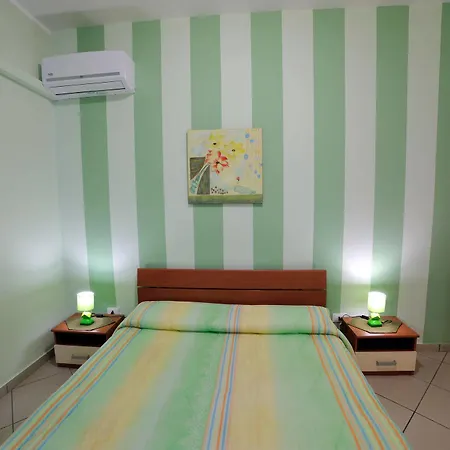 Garden Bed and Breakfast 3*